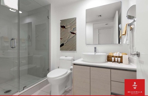 Hallandale Beach Hotel | Cozy Studio Intracoastal View & Balcony