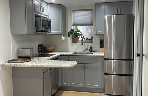 Woodley Park Bed & Breakfast | Cozy studio near downtown DC with off-street parking and close to Metro