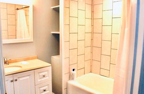 Graduate Hospital Apartment | Cozy studio with AC and WiFi in vibrant south Philly