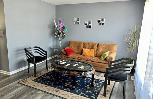 Bear House | Cozy Townhome in Bear, DE. Close to UD, Christiana Mall & Christiana hospital!