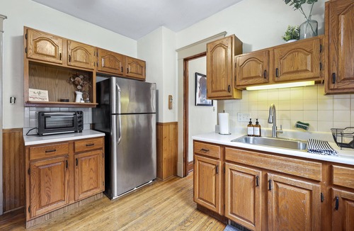 North Buffalo Apartment | Cozy Upper 3 bed 2 full bath + loft + balcony