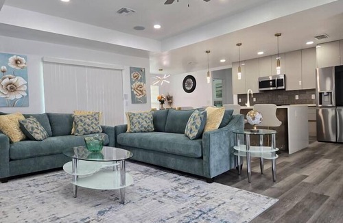 Mariner House | Cozy Urban Oasis