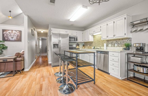 Myrtle Grove House | Cozy Urban Retreat Near Beaches & Downtown