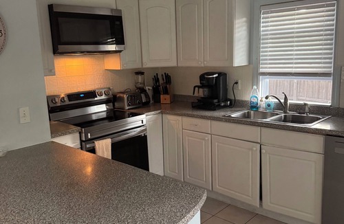 Lagoon Heights Cottage | Cozy vineyard cottage close to downtown with outdoor living space and amentiies.