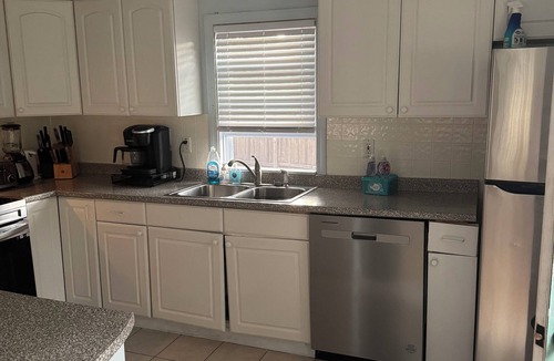 Lagoon Heights Cottage | Cozy vineyard cottage close to downtown with outdoor living space and amentiies.