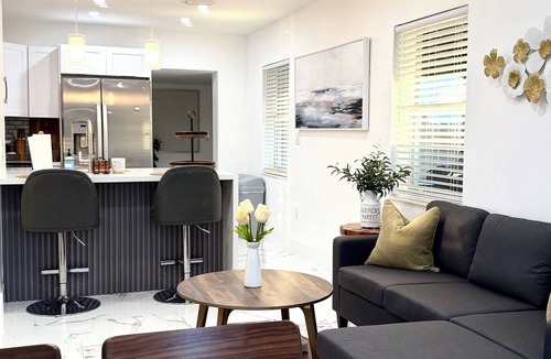 Croissant Park House | COZYHOME 4BD, central Ft. Lauderdale/Airport/Cruise/Beach/Restaurant/Las Olas