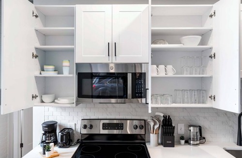 Downtown Cincinnati Apartment | CozySuites at Textile - 4BR/2BA | 2 units