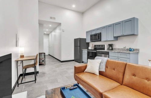 Cultural District Apartment | CozySuites Modern 1BR in Downtown Pitts #15