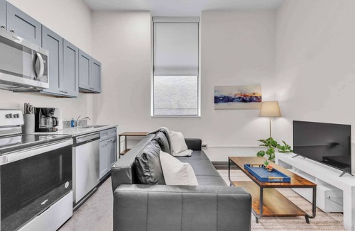 Cultural District Apartment | CozySuites Modern 1BR in Downtown Pitts #21