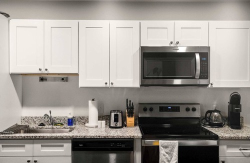 Cultural District Apartment | CozySuites Stunning 1BR in Downtown Pitts #31
