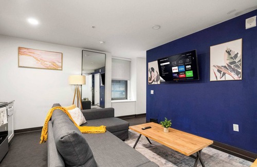 Cultural District Apartment | CozySuites Stunning 1BR in Downtown Pitts #31