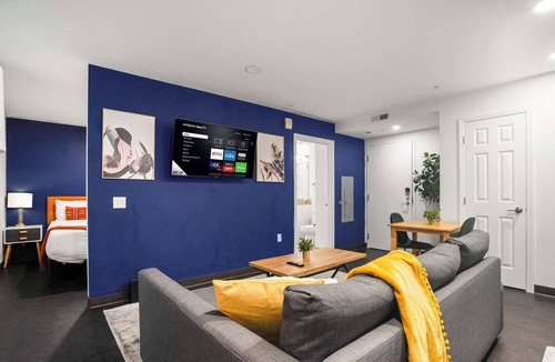 Cultural District Apartment | CozySuites Stunning 1BR in Downtown Pitts #31