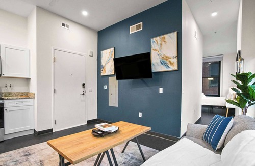 Cultural District Apartment | CozySuites Stunning 1BR in Downtown Pitts 35