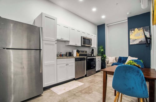 Cultural District Apartment | CozySuites Stunning 1BR in Downtown Pitts 36