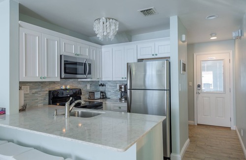 Truman Annex Condo | Craig & Cindy Key West Truman Annex Shipyard Condo w/a patio at Mile Marker 0!