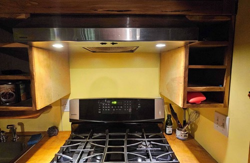 Barnardsville Cabin | Creek Side cabin w AC, On-Site Sauna/Tea Shop/Market, Edge of Pisgah, Craggy Mtn
