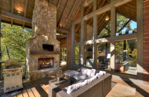 Cashes Valley House | Creekside Bend