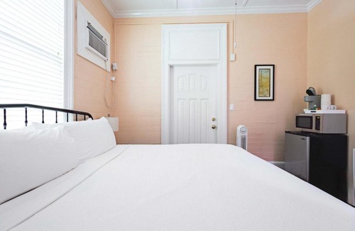 Historic Seaport Hotel | Creme Brulee Suite