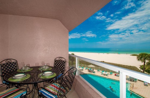 Sand Key Apartment | Crescent Beach Club 3B Beachfront Views of the Gulf