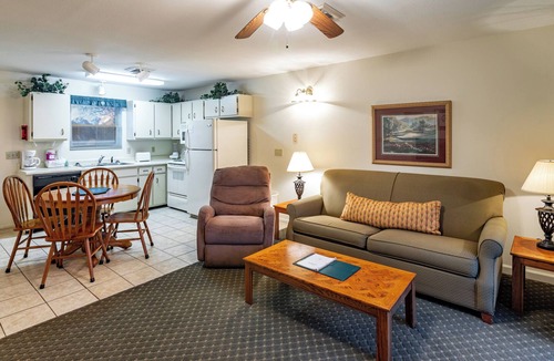 Lake Tansi Condo | Crown Resorts Lake Tansi East 1BR Condo w/ 1 Queen