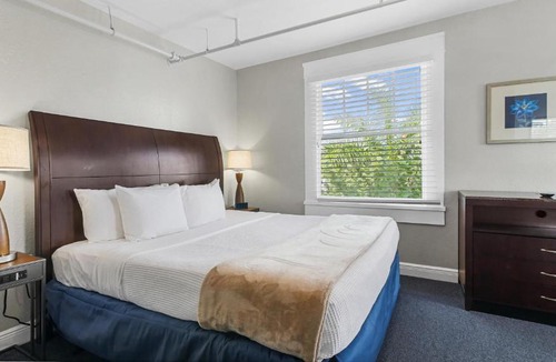 La Vista Hotel | Crystal Bay Historic Hotel