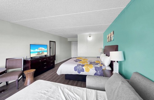 Crystal Beach Hotel | Crystal Palace Resort - Comfort King