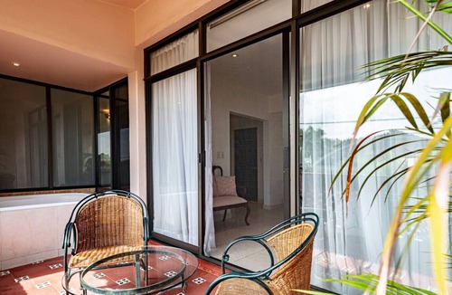 Tlaltenango House | Cuernavaca Villa with Pool, Jacuzzi & Gardens