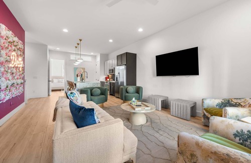 Katie Hill Neighborhood House | Cumberland Social Near Broadway | Rooftop Hot Tub
