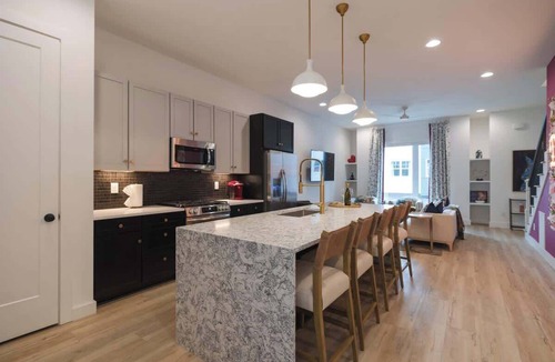 Katie Hill Neighborhood House | Cumberland Social Near Broadway | Rooftop Hot Tub