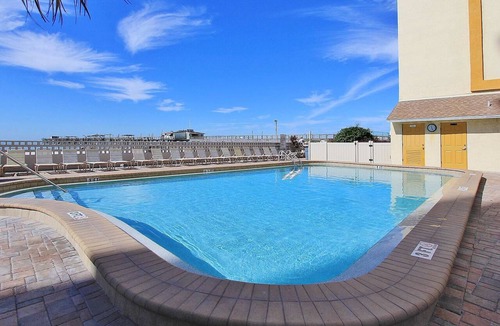 Redington Shores Condo | Custom beachfront condo w private balcony views heated pool hot tub AC