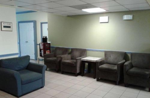 Huntington Hotel | Days Inn by Wyndham Alexandria South