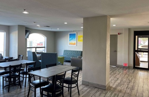 Garland Hotel | Days Inn by Wyndham Dallas Garland West