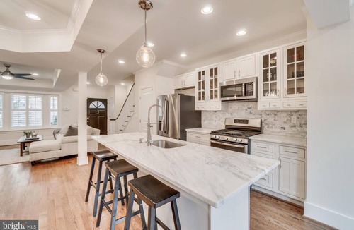 Petworth House | DC Rowhome ✲ HUGE Roofdeck & Parking ✲ 3br | 2.5ba