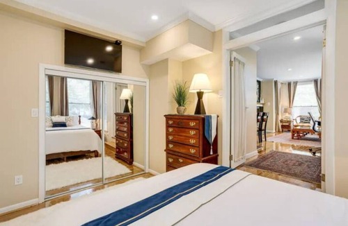 West End Apartment | DC's Best Address - 10min to White House - 500 mbps