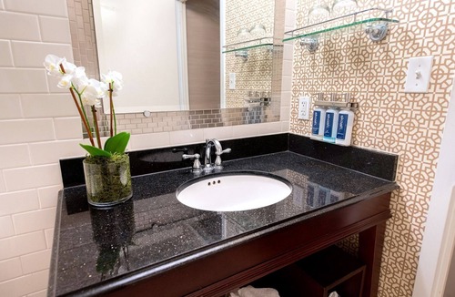 Logan Circle Hotel | DC Studio King – Spacious & Luxe Retreat