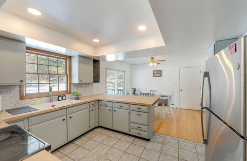 West Eaton Cottage | Deck & Fire Pit: Cozy Escape in Morrisville!