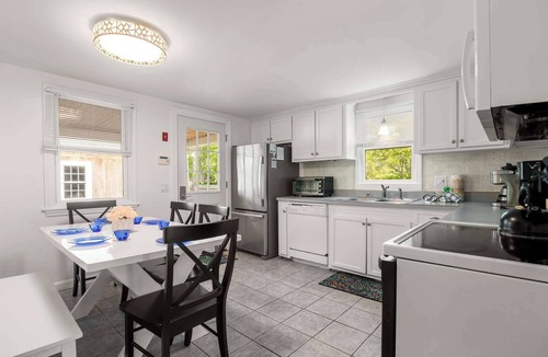 Northwest Harwich House | Deeded Pond Access Ping Pong!