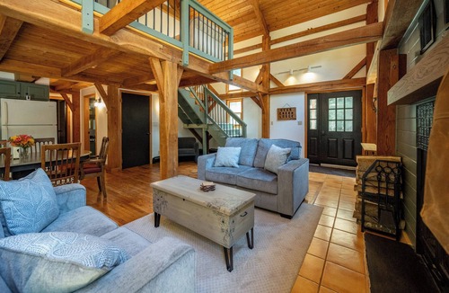 Accident Cabin | Deep Creek Cabin with Hot Tub + Fire Pit