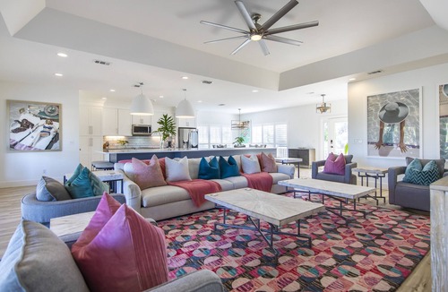Holiday Isle House | Deep water 100ft dock, shore power! 3 min to beach, pool, jacuzzi!