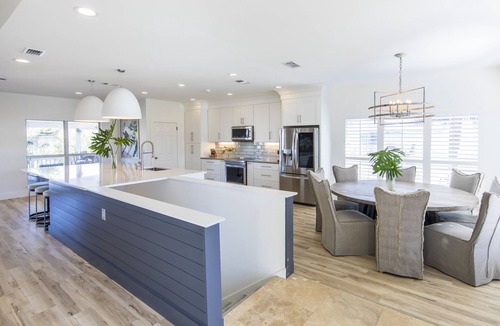Holiday Isle House | Deep water 100ft dock, shore power! 3 min to beach, pool, jacuzzi!