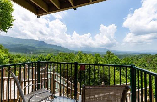 Gatlinburg Apartment | Deer Ridge Mountain Resort E108