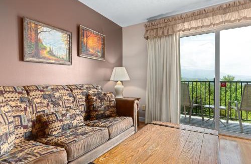 Gatlinburg Apartment | Deer Ridge Mountain Resort E108