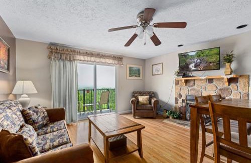 Gatlinburg Apartment | Deer Ridge Mountain Resort E108
