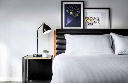 Cambridge Hotel | Deluxe King Retreat Near Harvard Square and Downtown Boston Adventures