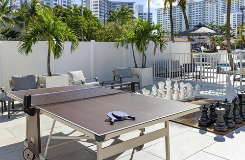 Galt Mile Hotel | Deluxe King Suite in Fort Lauderdale