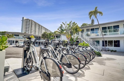 Galt Mile Hotel | Deluxe King Suite in Fort Lauderdale