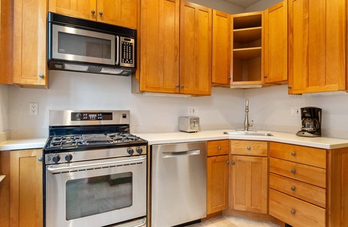 Stanton Park House | Deluxe Private Bedroom on Capitol Hill | Graduate & Intern Housing