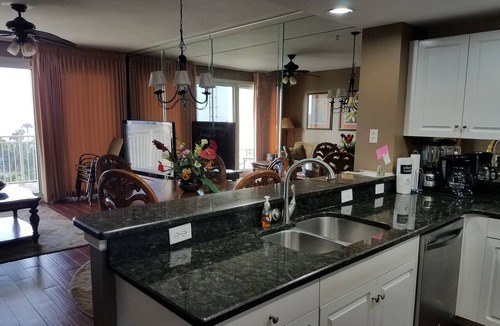 Destin Condo | Designer decor, Direct View, Very clean and well maintaned. Sleeps 6.