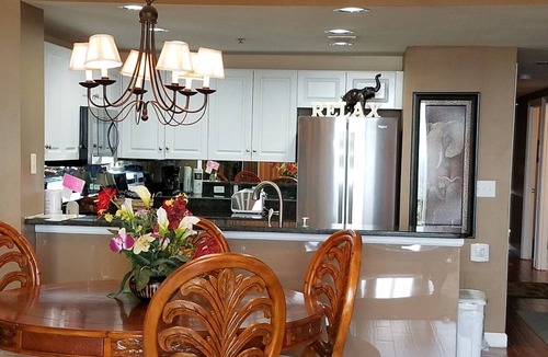 Destin Condo | Designer decor, Direct View, Very clean and well maintaned. Sleeps 6.