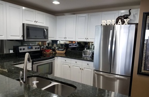 Destin Condo | Designer decor, Direct View, Very clean and well maintaned. Sleeps 6.